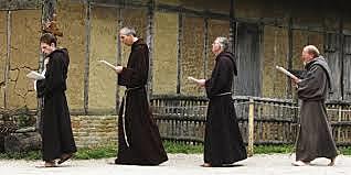 La accion educativa de los franciscanos fue favorecida por la sabia legislación educativa dictada por Fernando el catolico