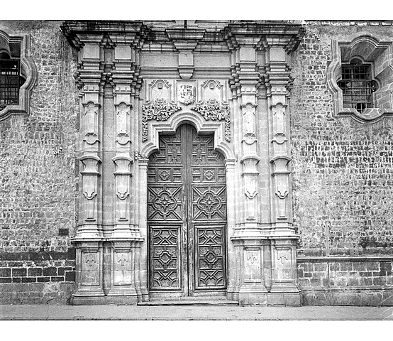 El colegio San Pedro y San Pablo se uniesen al colegio San Ildefonso.