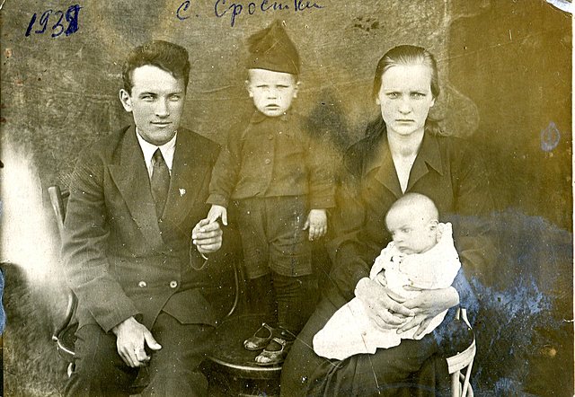 Молодая семья Василия Георгиевича и Александры Григорьевны