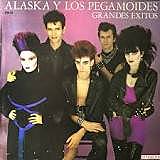 Debutan Alaska y los pegamoides