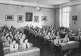 Népiskolai törvény bevezetése