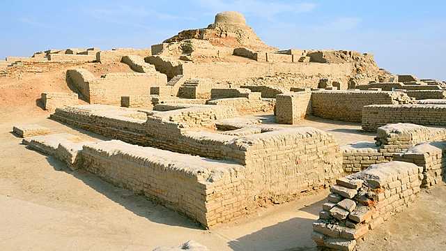 I- Early settlements form in the Indus valley