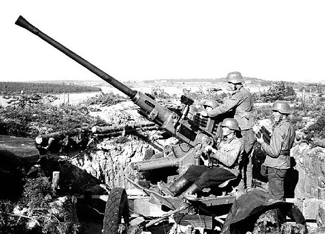 Nõukogude liit alustas sõda Soome vastu.