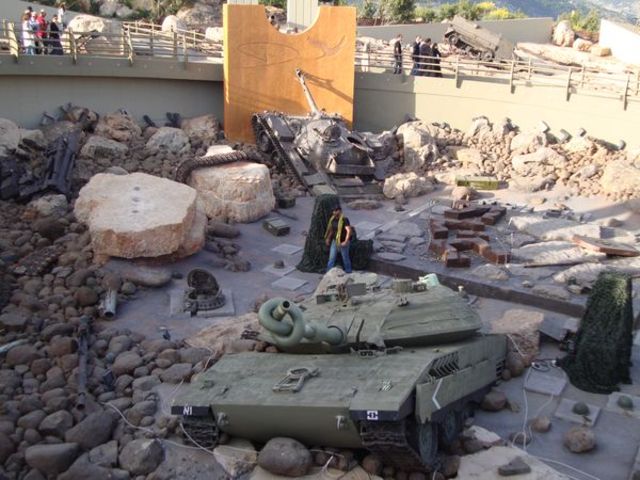 Israeli troops withdraw from southern Lebanon