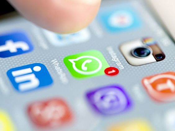 Y claro, Keily también se unió a What's app