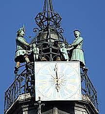 Les jaquemarts qui sonnent des cloches