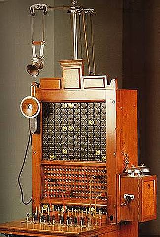 Esimene mobiiltelefon