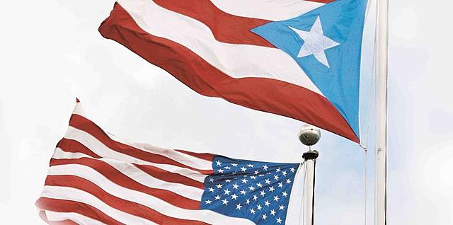 Puerto Rico adquiere autonomía política cuando se convierte en un estado libre asociado.