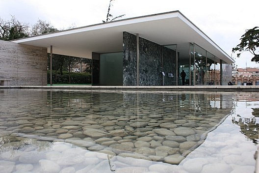 MIES VAN DER ROHE