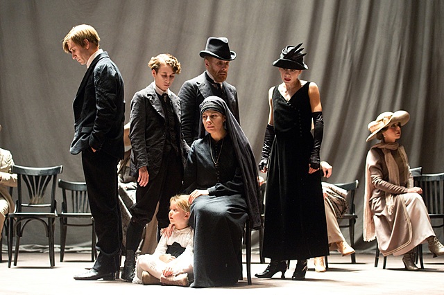 SEI PERSONAGGI IN CERCA D'AUTORE