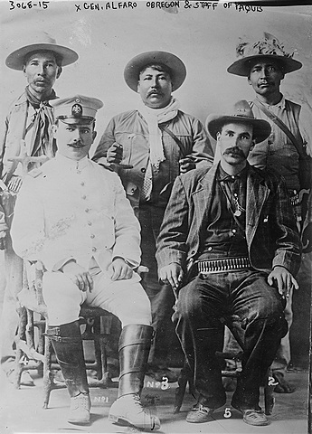 Algunos Caciques se unen a los revolucionarios.