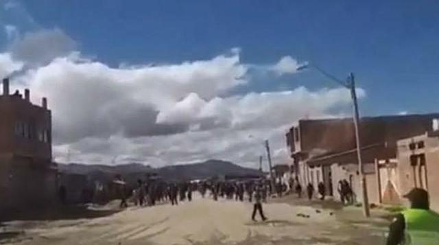 Vecinos desacatan la cuarentena; hay algunos que se enfrentan a la Policía