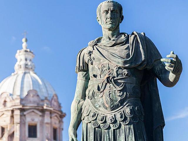 Julio César fue edil.