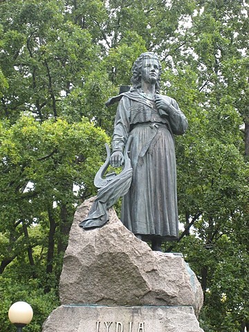 Lydia Koidula mälestusmärk