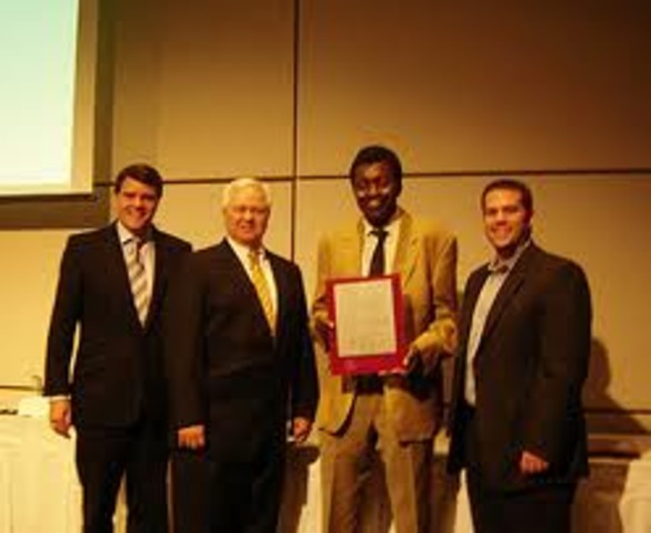 la NASA concede reconocimiento al científico colombiano Raúl Cuero.