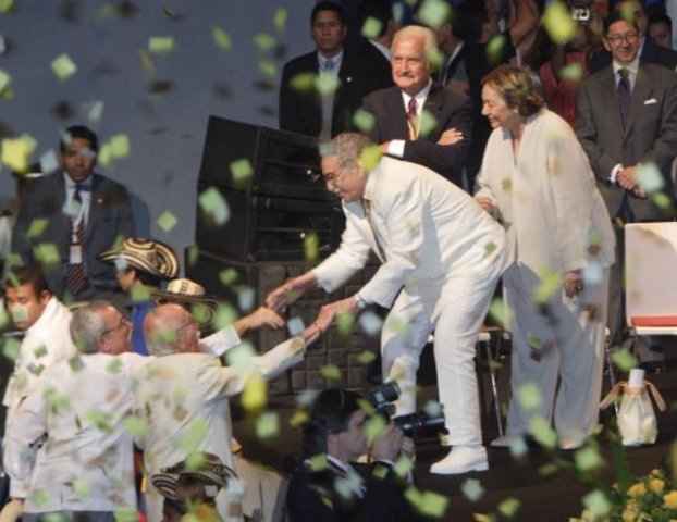 Gabriel García Márquez recibe el Premio Nobel de Literatura