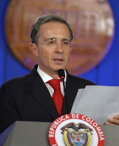 POSESION ALVARO URIBE VELEZ