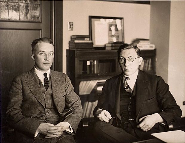Los científicos canadienses Frederick Banting y Charles Best inventan la insulina.