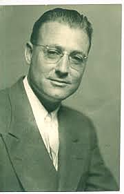 Donald Hings ayuda al ejército a crear el walkie talkie (Canadá)