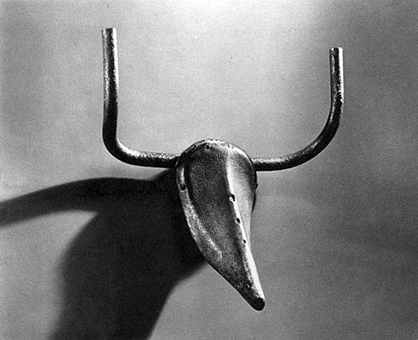 Prof - Le détournement du réel / Pablo Picasso&nbsp;: «&nbsp;Tête de taureau&nbsp;» (selle et guidon en cuir et en métal, assemblage et ready-made, 33,5 x 43,5 x 19 cm, Musée Picasso, Paris)