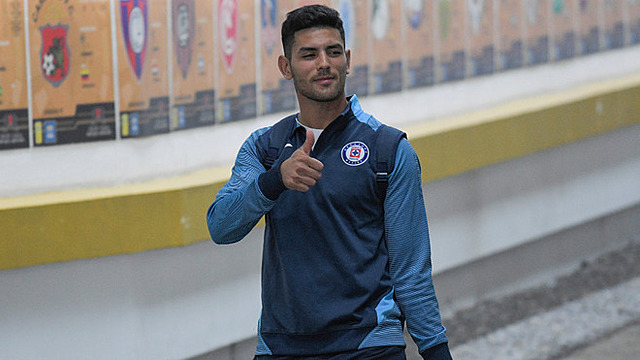 Lucas Passerini hace donación a un hospital de Argentina