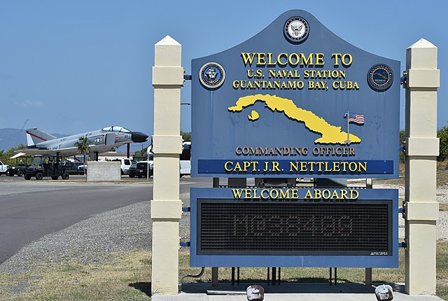Cuba cede a EUA la base naval de Guantánamo