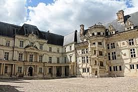 Paz de Blois, por la que Francia reconoce el dominio de España en Nápoles.