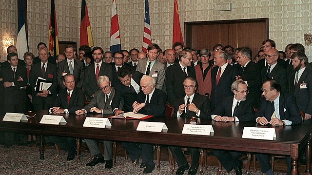 Zwei-plus-Vier-Vertrag