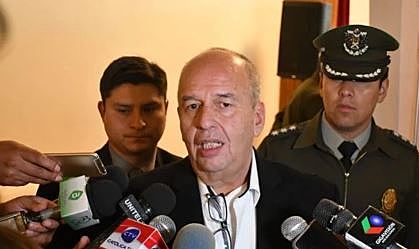 Anulan los permisos de circulación y sólo saldrán autos con víveres