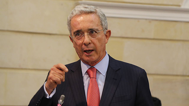 Alvaro Uribe Velez 2002-2006--2006-2010 (Lo peor que le pudo pasar al país)