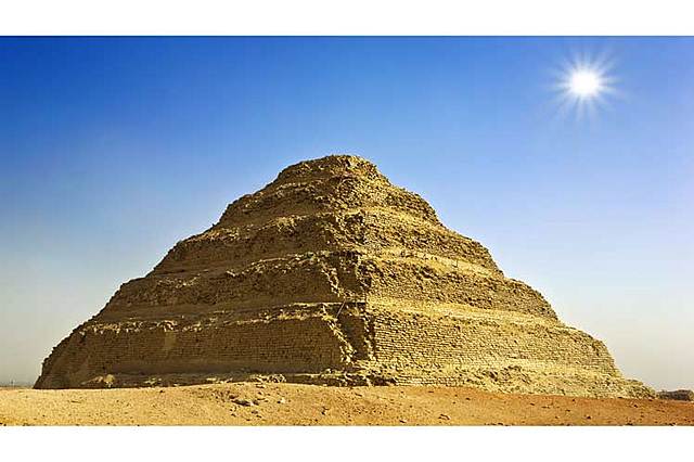 PIRÁMIDE ESCALONADA DE EGIPTO