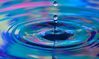 Modelo de "crecimiento económico" o "filtración por goteo".