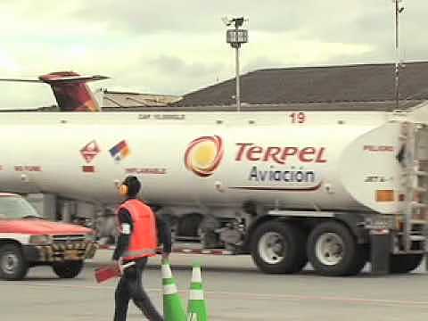 Entrega de combustible de Aviación Terpel.