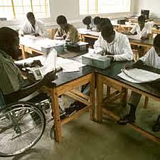 RECOMENDACIÓN SOBRE LA ADAPTACIÓN Y LA RE ADAPTACIÓN PROFESIONALES DE LOS INVÁLIDOS - OIT