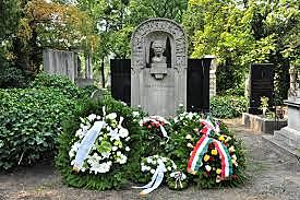 63 évesen elhunyt Budapesten