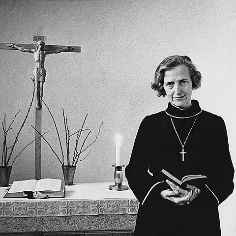 Den första kvinnan vigs till präst i Sverige