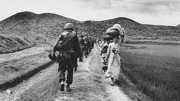 Koreakrigen bryter ut