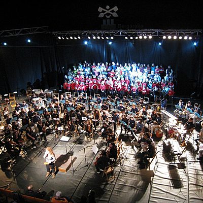 Timeline: Bergarako Musika Eskolak egindako musikalak