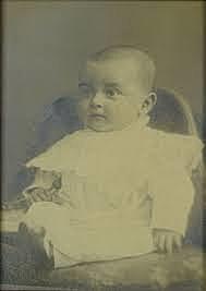 Tiszacsécsén született