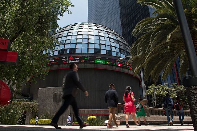 La crisis del coronavirus hunde al peso mexicano hasta las simas más bajas de su historia