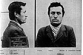 Mussolini evita el servicio militar