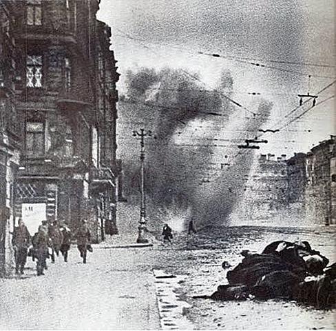 ALEMANIA ATACA A LENINGRADO