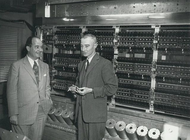 Modelo von Neumann / Turing.