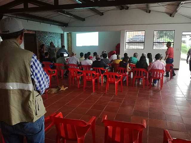 REUNIÓN CON LA COMUNIDAD