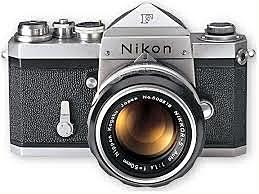 8. Luego, Nikon, otra marca de cámaras, lanzo la que se llamó " Nikon F"