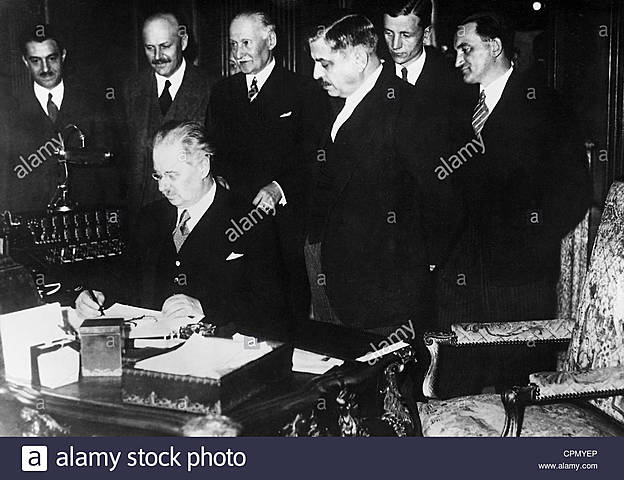 Alemania y japón firman el Pacto Antikomintern