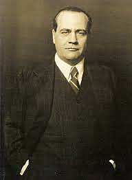 Sustituye de Largo Caballero por Juan Negrín.