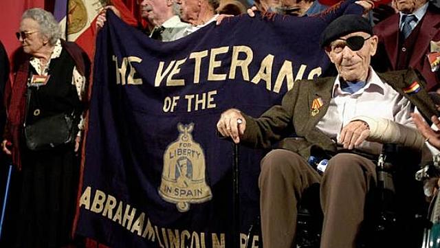 La URSS envía sus primeros equipos de ayuda a los republicanos. Llegan los primeros miembros de las Brigadas Internacionales.