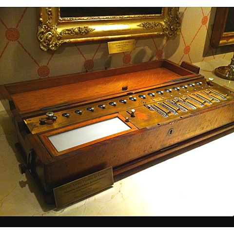 MÁQUINA DE CHARLES XAVER THOMAS DE COLMAR