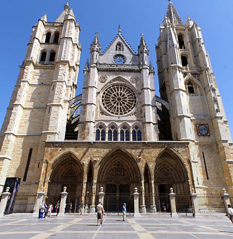 Atribuye gran valor documental al patrimonio